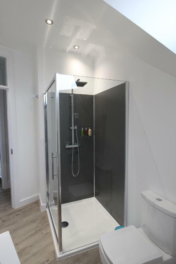 2 Serviced Apartments In Childwall-South Liverpool - Each Apartment Sleeps 6 Екстериор снимка